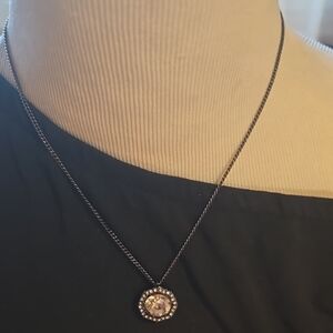 Elegant Gold Pendant Necklace